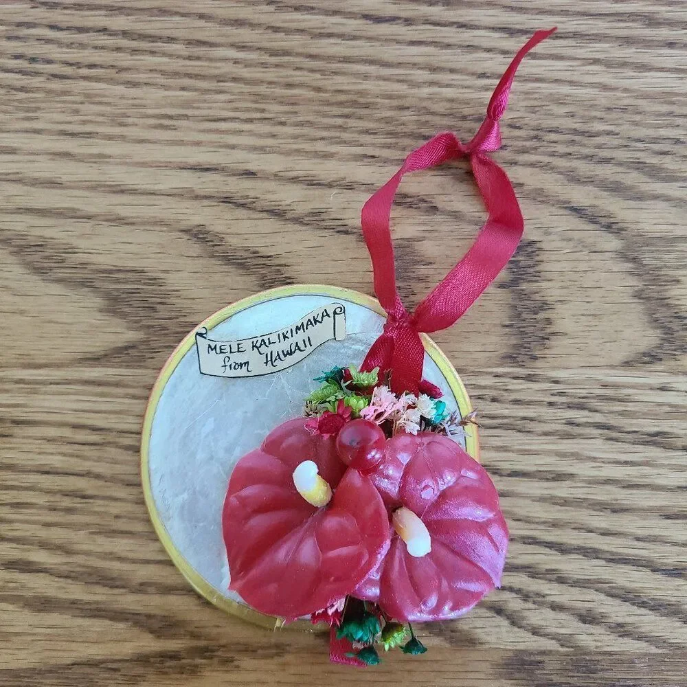 Vintage Mele Kalikimaka Capiz Shell Holiday Christmas Ornament From Hawaii 1976